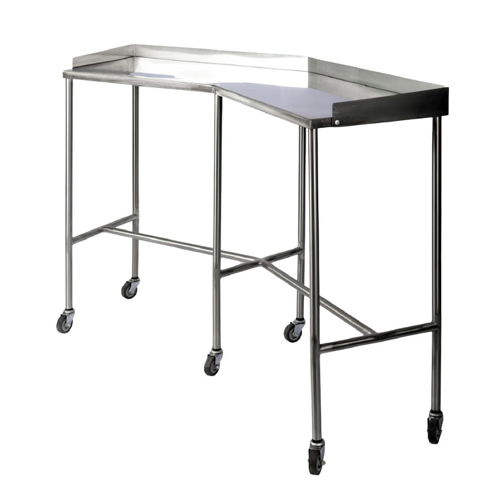 Mesa médica tipo riñón de acero inoxidable con plancha sencilla, barandal perimetral y ruedas con freno