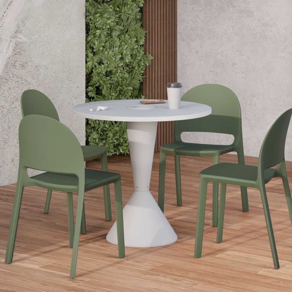 SILLA BRATTI SHINE | Silla Ocasional para Terraza | Sola Pieza | Polipropileno | Resistente Rayos UV | Apilable | Exterior | Contextos Movimiento Continuo Espacios Colectivos Reunión Gimnasios Rayos UV Ambientada