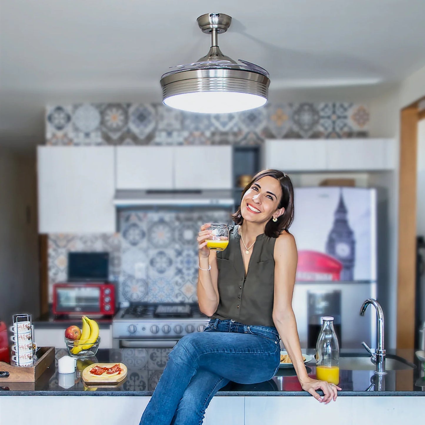 Ventilador Decorativo de Techo para Sala de Juntas - MASTERFAN ROMA - Satinado - 4 Aspas Desplegables Áreas Medianas Ventiladores de Techo Ventiladores de Pie Ventiladores de Pared Ventiladores Decorativos Diseño de Interiores Estilo Funcionalidad Espacio Acogedor Oficina Sala Terraza Asesoramiento Diseño de Interiores Tienda Online Compra Online Atención al Cliente Soporte Servicio Postventa Restaurante Bar Ventilador Comercial Ambientada