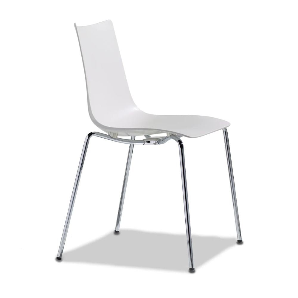 Silla comercial Labenze Zebra apilable en tecnopolímero reciclable con estructura tubular de acero