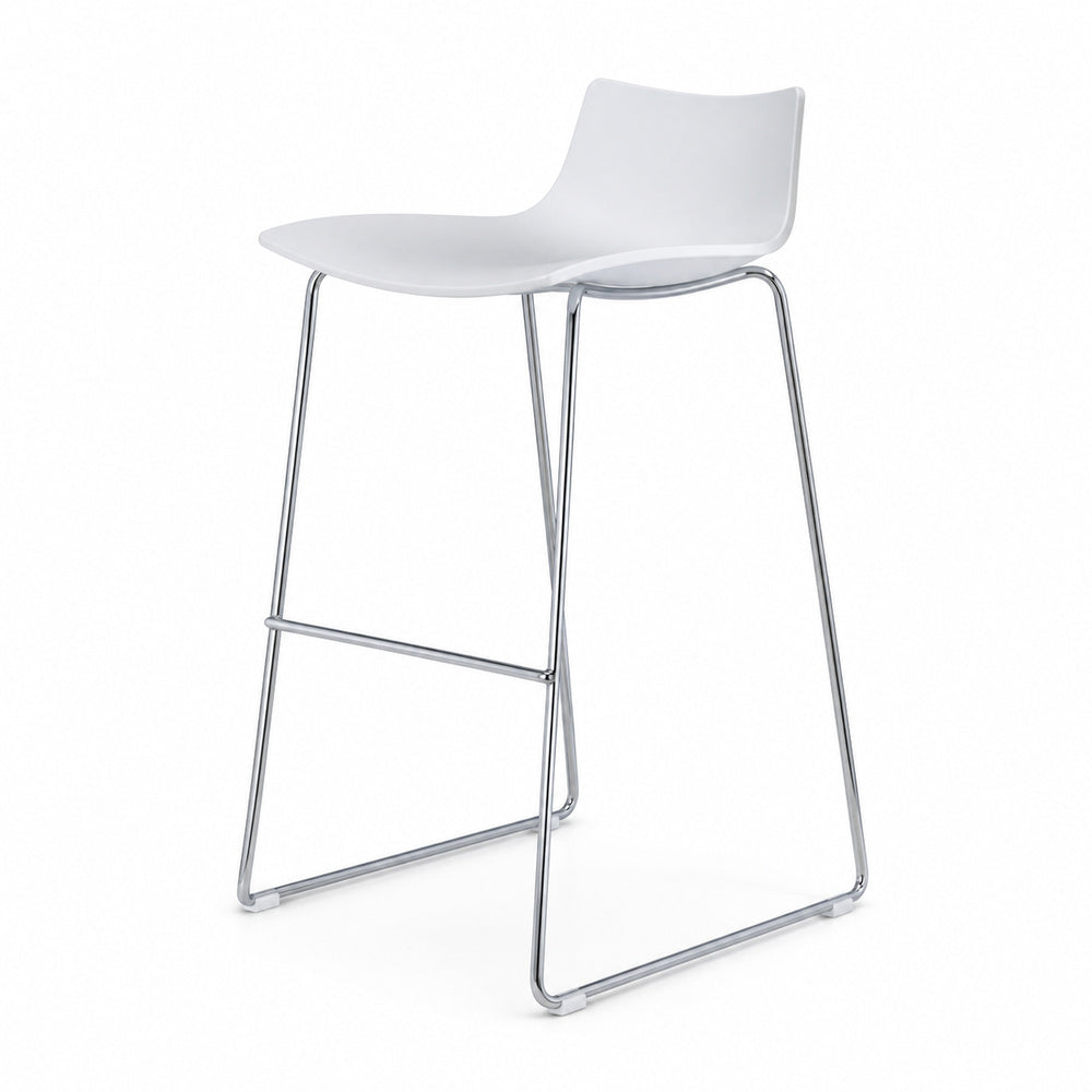 Banco comercial Versa Style Natura AL-3023B altura 76 cm con asiento en polipropileno blanco y base trineo cromada