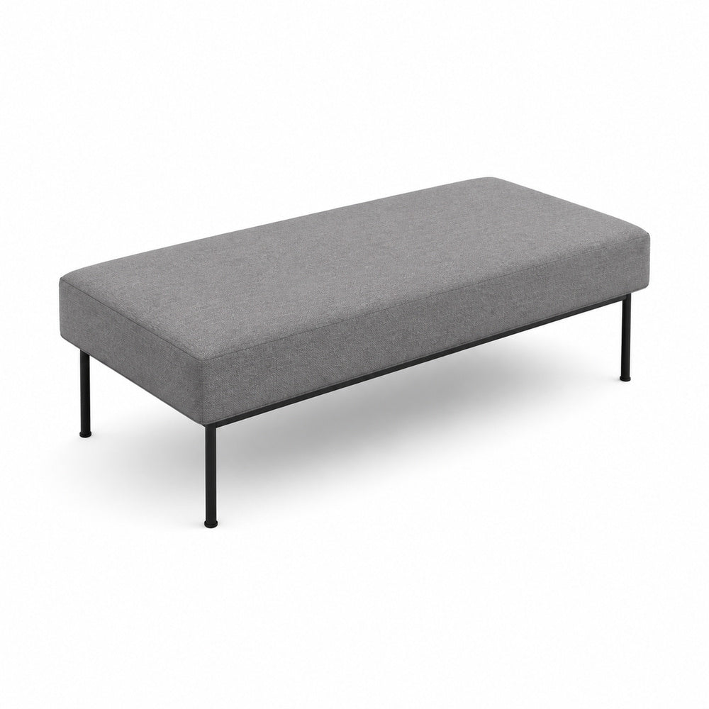 Chaise Longue Modular Mossa Altura 45 MOSSA chaise longue 120 de VERSA OFFSET, Frente 120 cm, vista de tres cuartos sobre fondo blanco