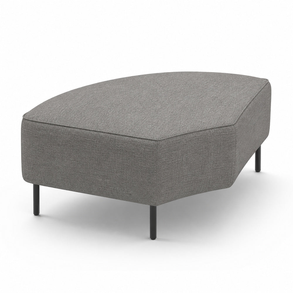 Taburete Modular Mossa Altura 45 MOSSA taburete 45 grados de VERSA OFFSET, Frente 100 cm, vista de tres cuartos sobre fondo blanco