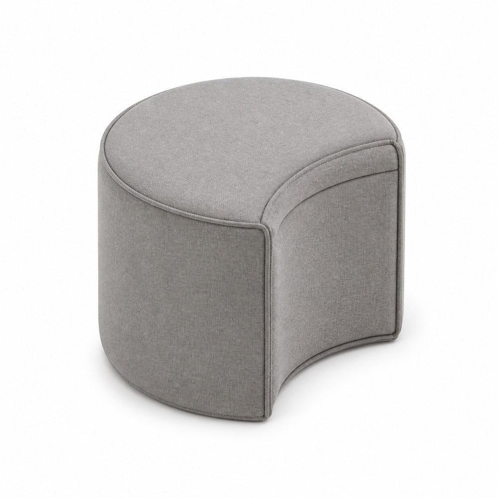 Taburete Crescent Tapizado Altura 45 MATTE crescent altura 45 de VERSA OFFSET, vista de tres cuartos sobre fondo blanco