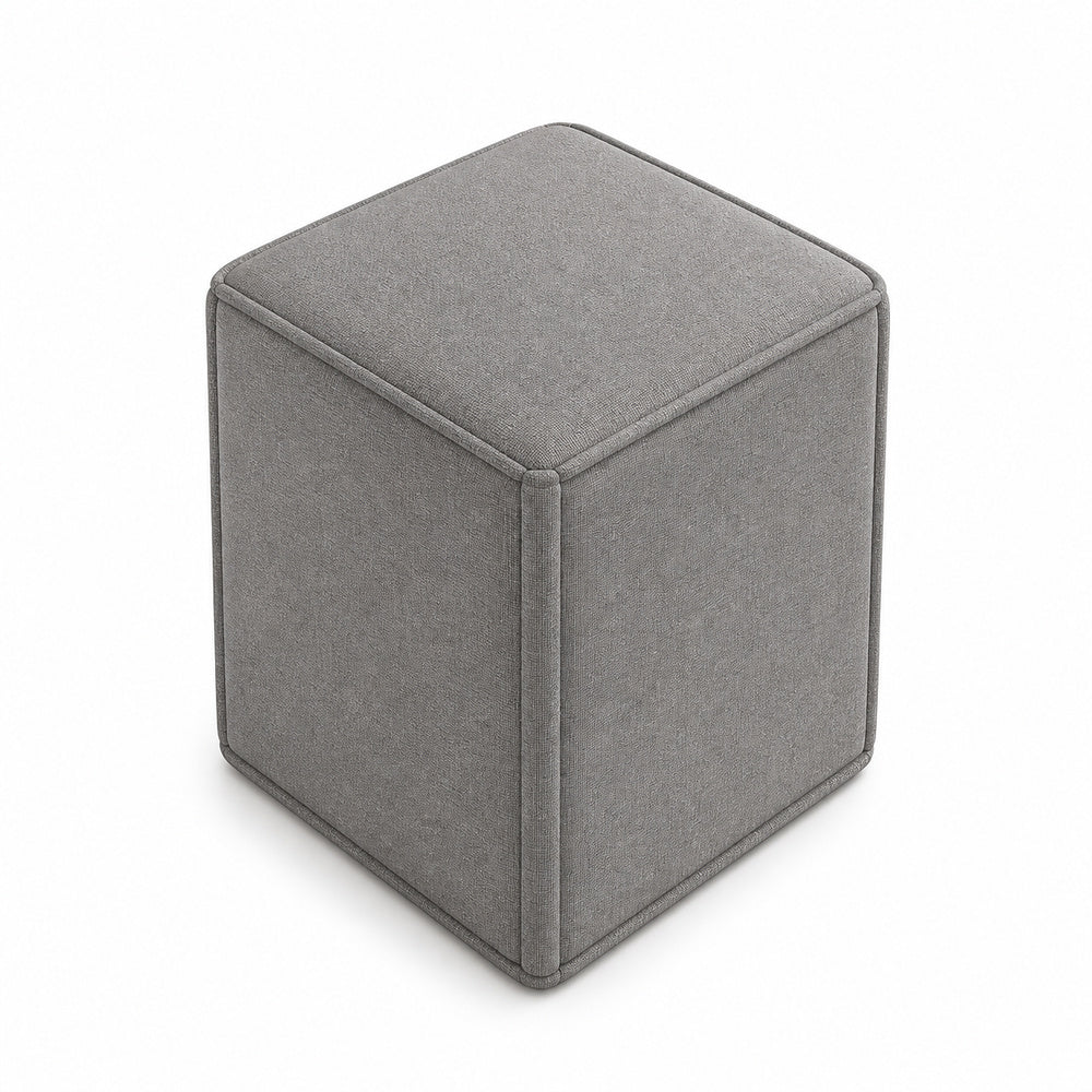 Taburete Square Tapizado Altura 60 MATTE square altura 60 de VERSA OFFSET, vista de tres cuartos sobre fondo blanco