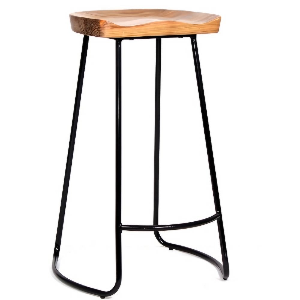 Banco alto Nogal Beat Atenas con asiento de madera natural y estructura de acero.