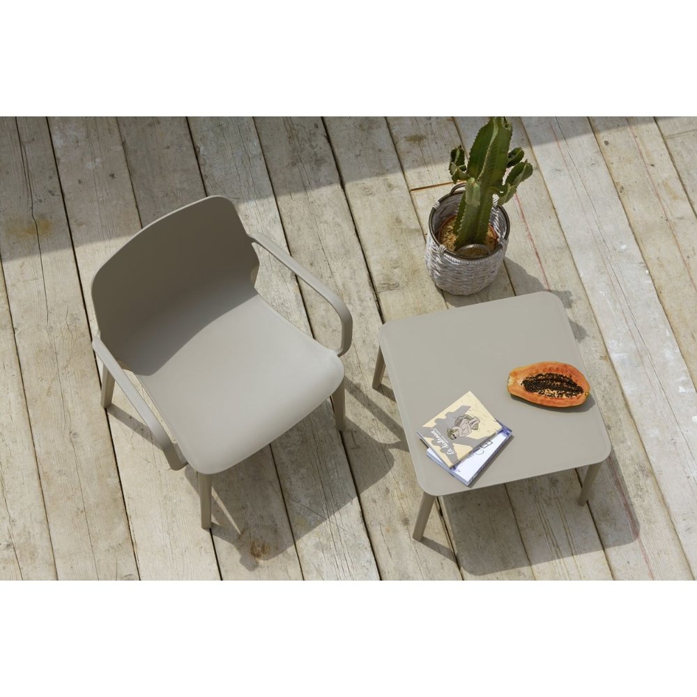 Silla Air Moulding - LABENZE GINEVRA LOUNGE 155-08200 - Varios Colores - Reforzada con Fibra de Vidrio y con Brazos - 155-08200 - Labenze - NOGAL BEAT - Silla Comercial Interior