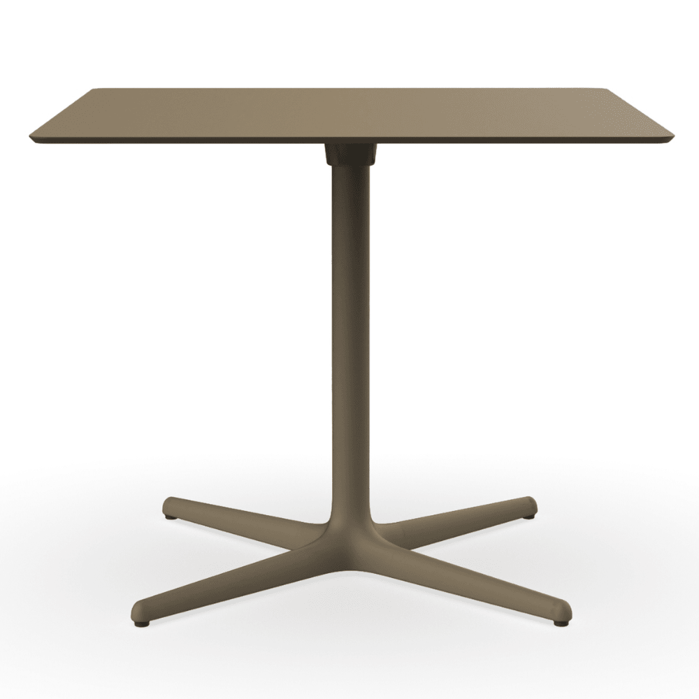 Mesa cuadrada baja Resol Toledo XL 90x90 con estructura de aluminio y sobre de compacto fenólico.