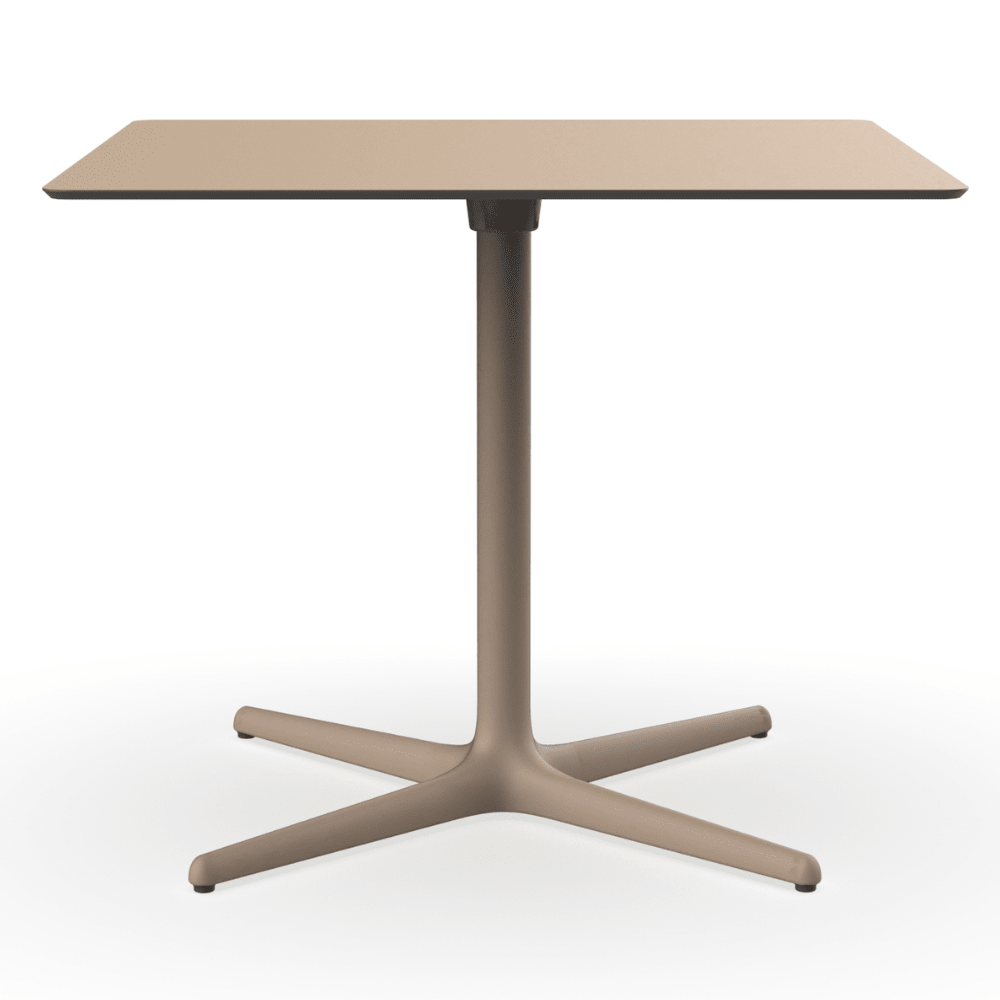 Mesa cuadrada baja Resol Toledo XL 90x90 con estructura de aluminio y sobre de compacto fenólico.