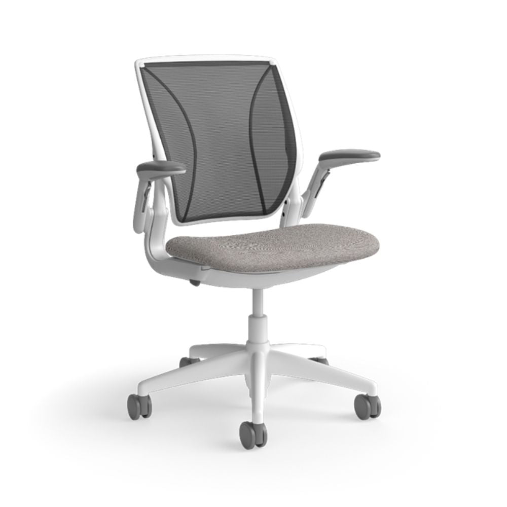 Silla de Oficina Operativa Ergonómica - HUMANSCALE WORLD CHAIR - Respalda en Malla y Asiento Tapizado - W11WM10AU10SHNSC - HUMANSCALE - NOGAL BEAT - Sillas de Oficina