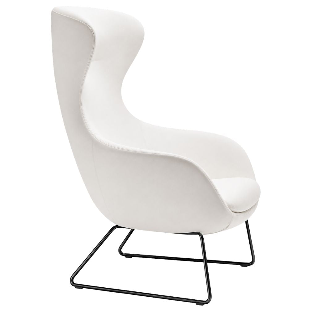 Sillón Labenze Queen de respaldo alto envolvente y descansabrazos en poliuretano tapizado